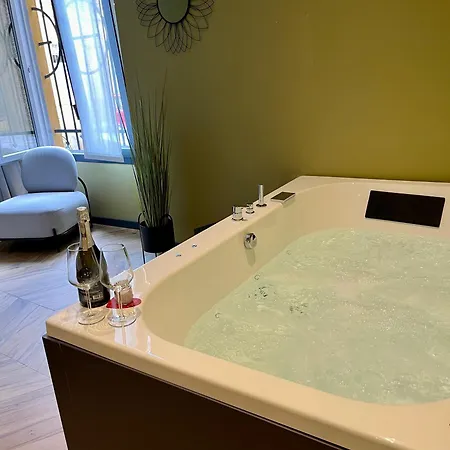 Victoria's Suite&spa Con Parcheggio Privato Apartment *