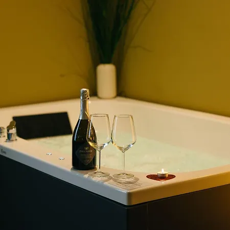 Apartment Victoria's Suite&spa Con Parcheggio Privato Como